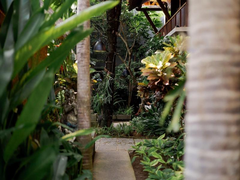 Fourteen Roses Legian Hotel image