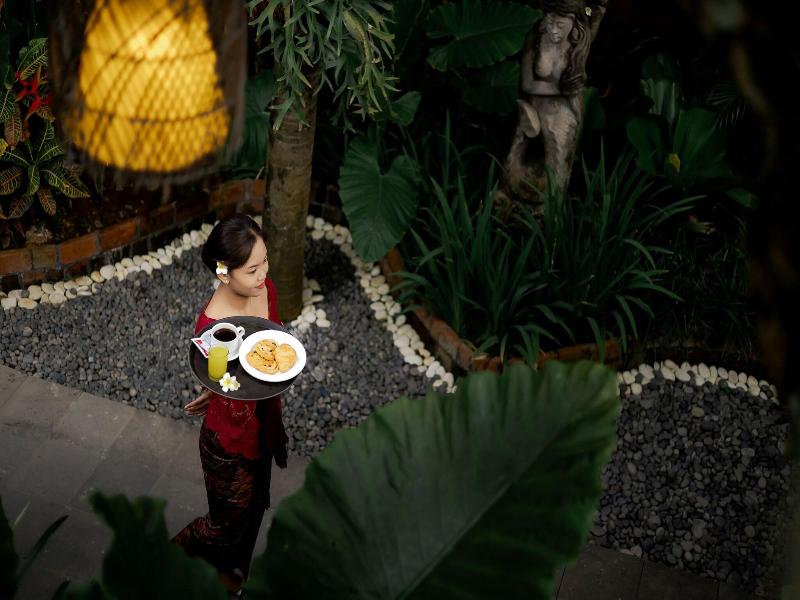 Fourteen Roses Legian Hotel image