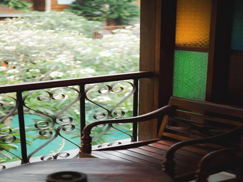 Fourteen Roses Legian Hotel image
