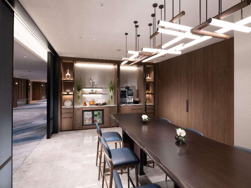 Hilton Tokyo image