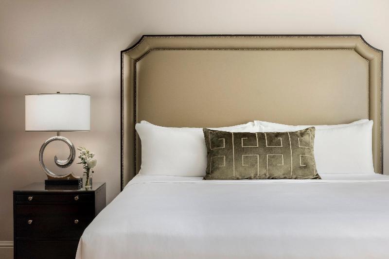 Omni Berkshire Place image