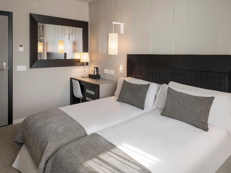 Salles Hotel Aeroport de Girona image