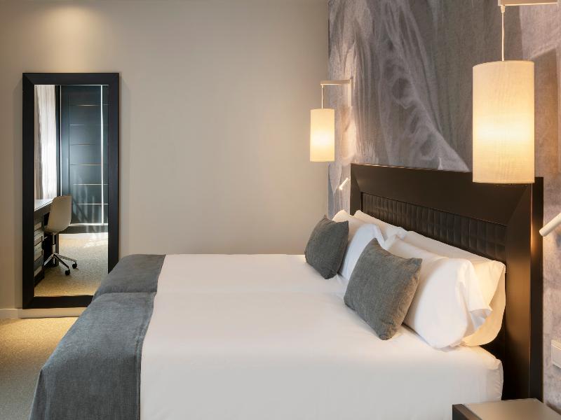 Salles Hotel Aeroport de Girona image