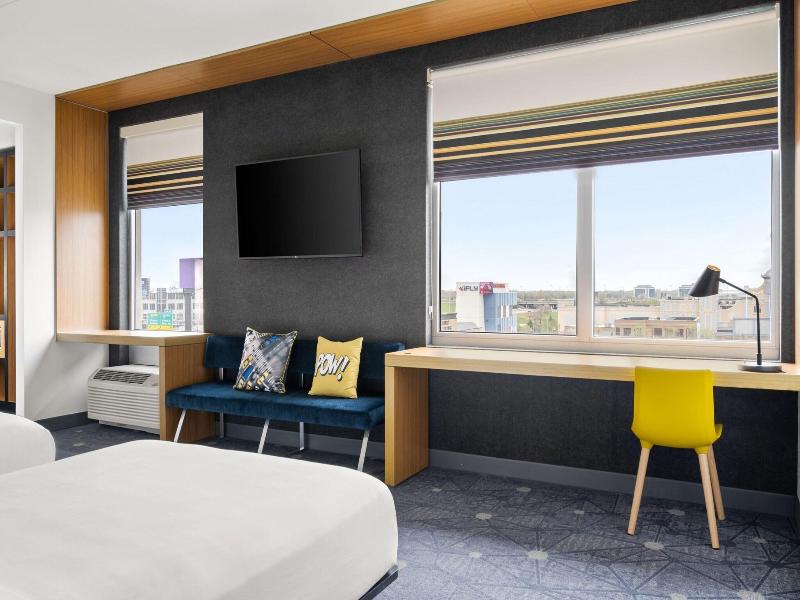 Aloft Chicago O'Hare image