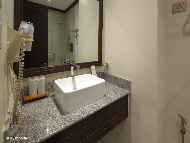 Red Coconut Beach Hotel image
