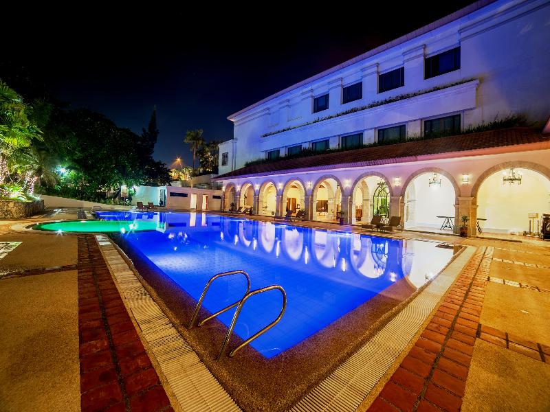 Waterfront Airport Hotel & Casino Mactan image