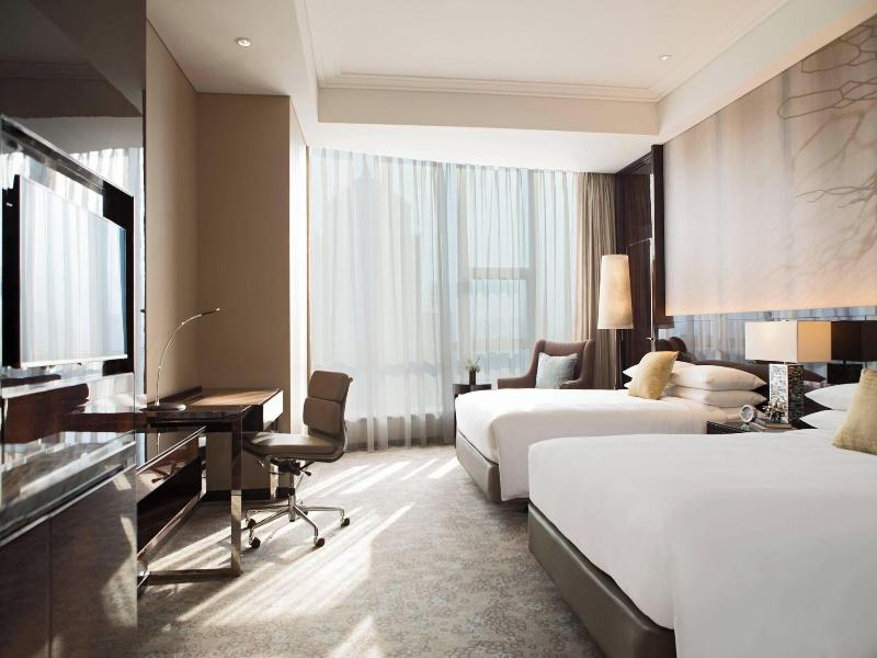 Renaissance Shanghai Pudong Hotel image