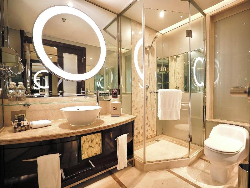 Renaissance Shanghai Pudong Hotel image
