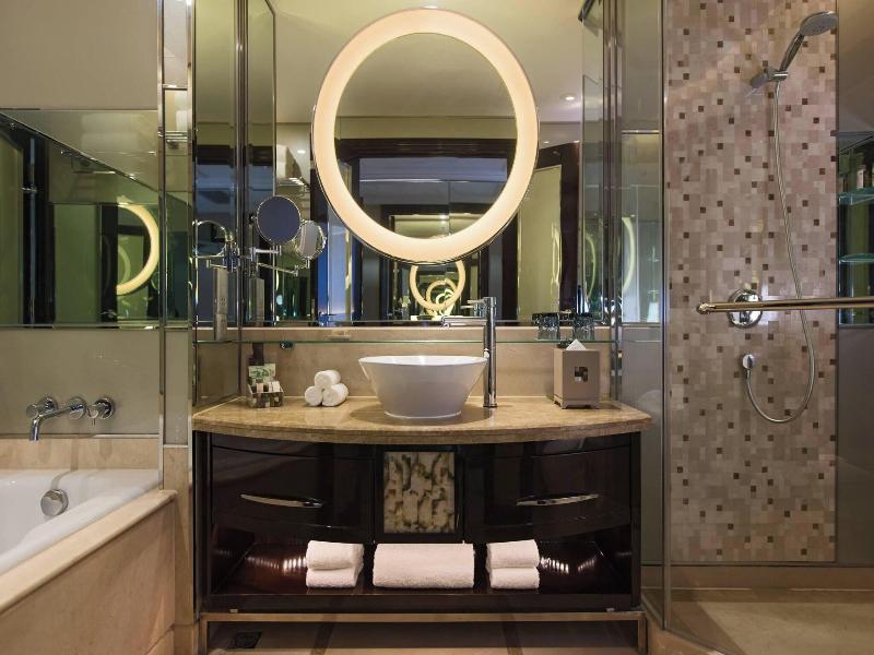 Renaissance Shanghai Pudong Hotel image