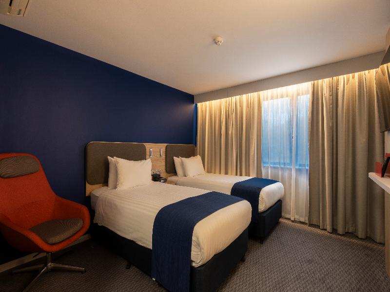 Holiday Inn Express Poole image