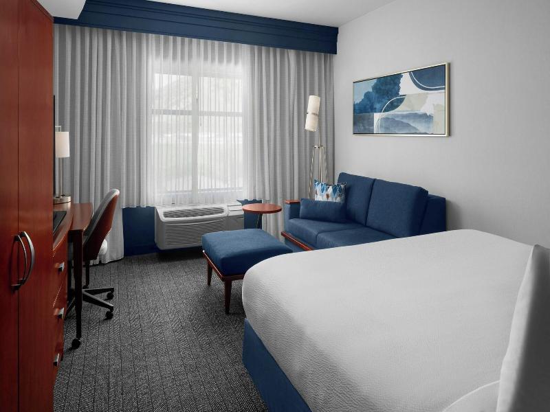 Courtyard Santa Clarita Valencia image