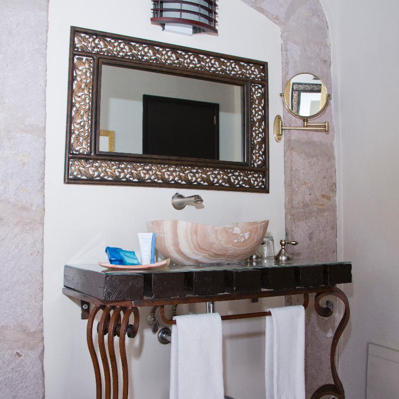 Herencia By Hosting House image
