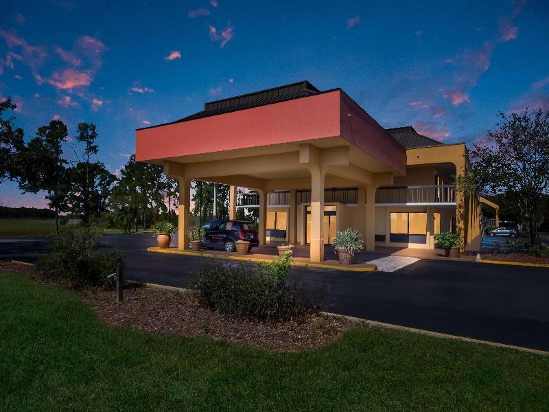 SureStay Hotel by Best Western St. Pete Clearwater image