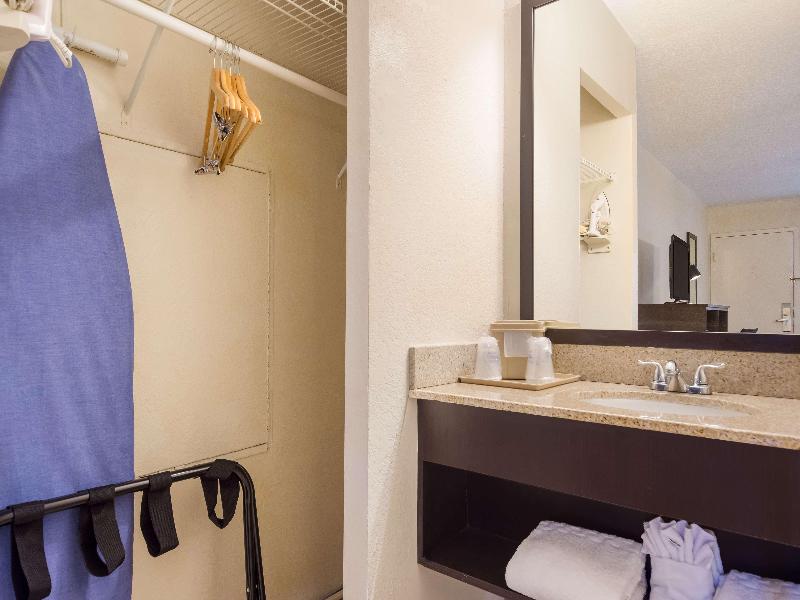 SureStay Hotel by Best Western St. Pete Clearwater image
