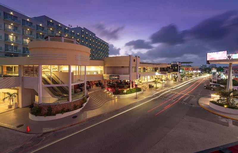 Sonesta Maho Beach Resort, Casino and Spa image