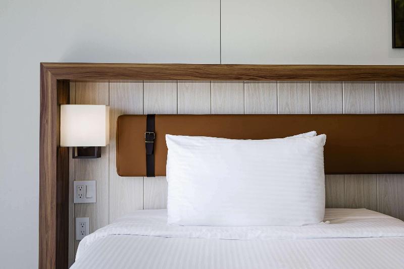 Sonesta Maho Beach Resort, Casino and Spa image