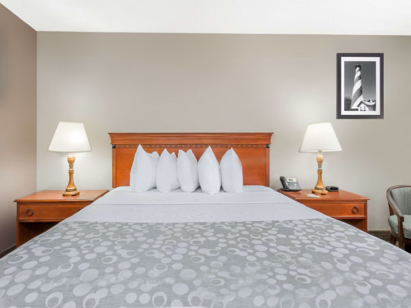 QUADRUPLE TWO QUEEN BEDS NON SMOKING