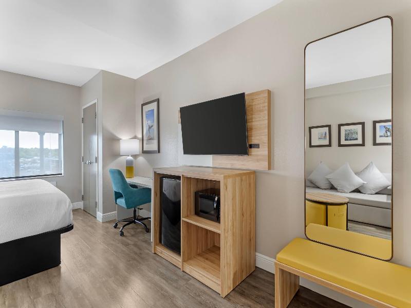 Comfort Suites West Jacksonville image