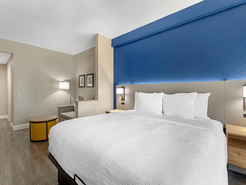 Comfort Suites West Jacksonville image