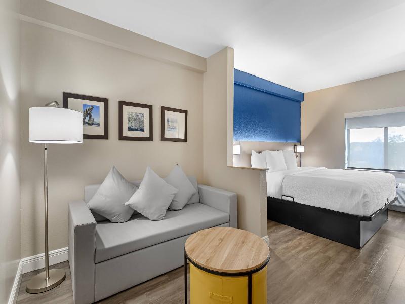 Comfort Suites West Jacksonville image