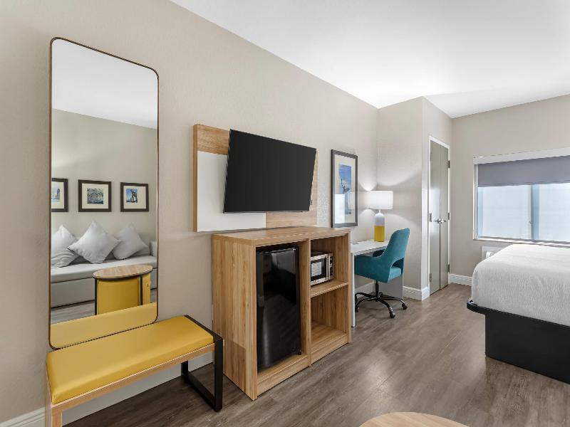 Comfort Suites West Jacksonville image