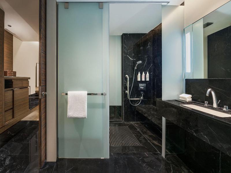 Le Meridien Bangkok image