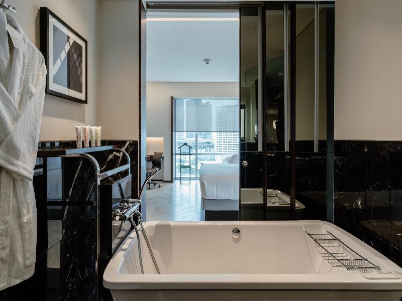 Le Meridien Bangkok image