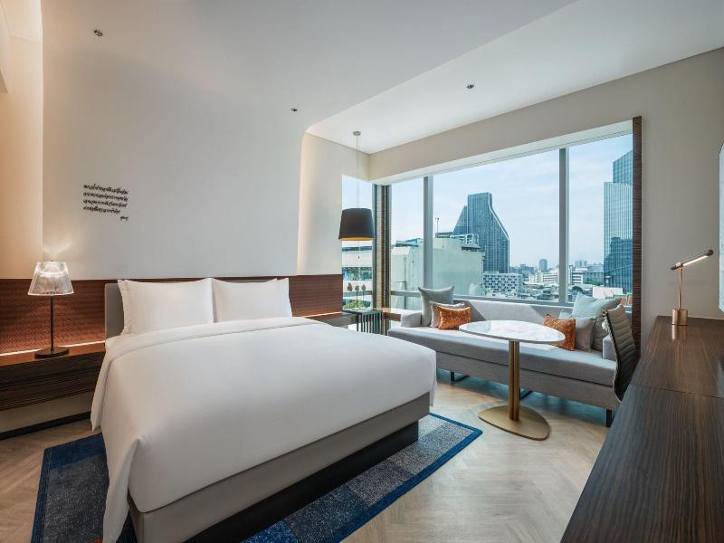 Le Meridien Bangkok image