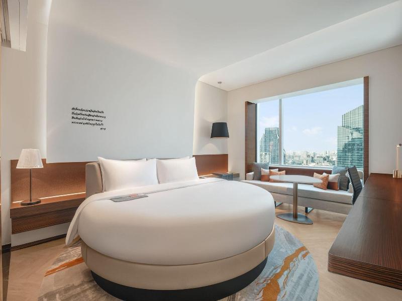 Le Meridien Bangkok image