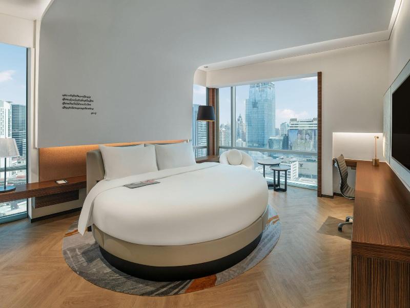 Le Meridien Bangkok image