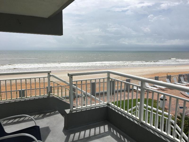 Arya Blu Inn & Suites