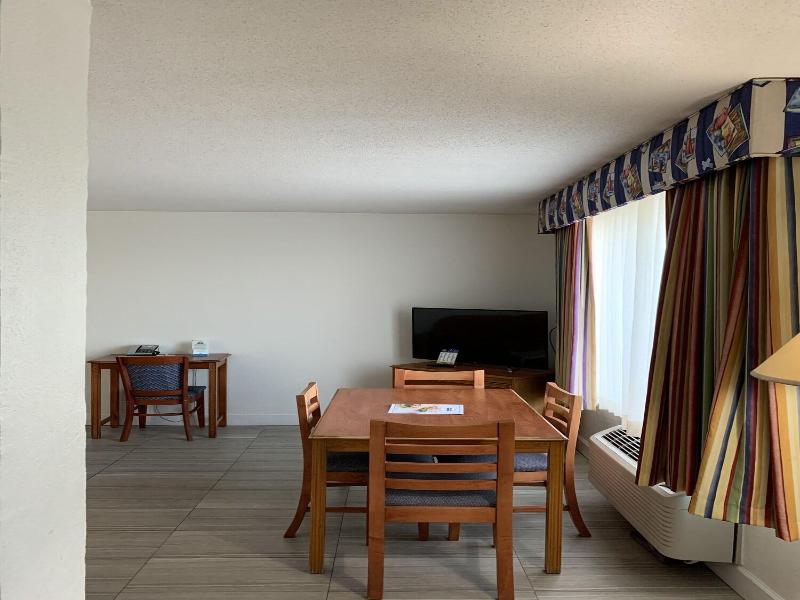 Arya Blu Inn & Suites