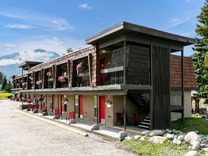 Tonquin Inn