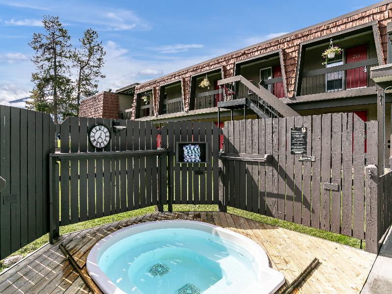 Tonquin Inn