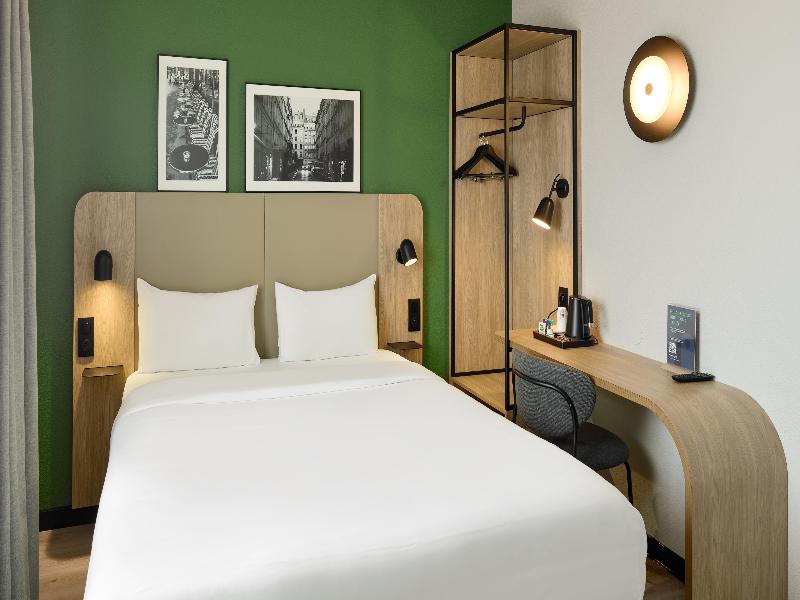 Campanile Paris Est Pantin image