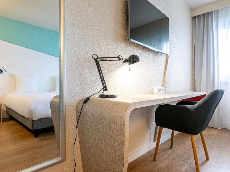 Mercure Paris Le Bourget Hotel image
