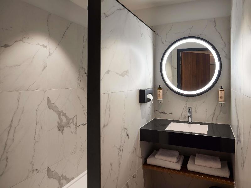 Mercure Caen Centre Port de Plaisance image