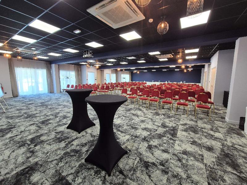Mercure Lyon Est Villefontain image