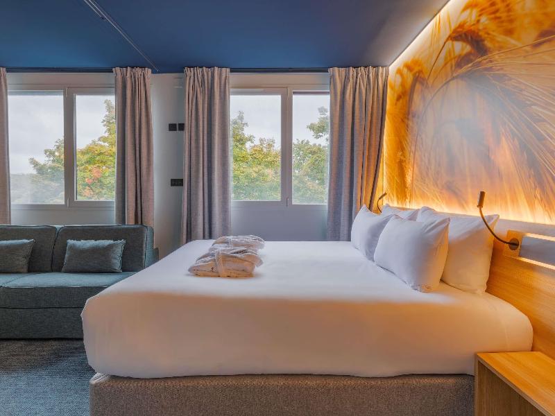 Mercure Lyon Est Villefontain image