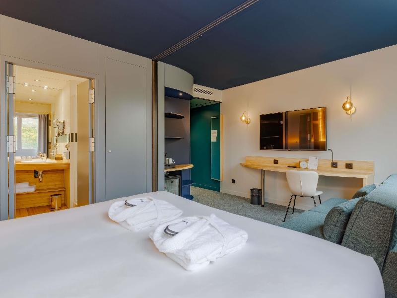 Mercure Lyon Est Villefontain image