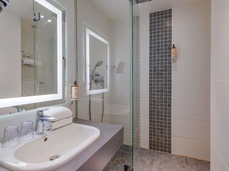 Mercure Lyon Est Villefontain image