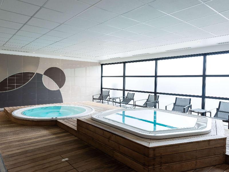 Novotel Saint Quentin Golf National image