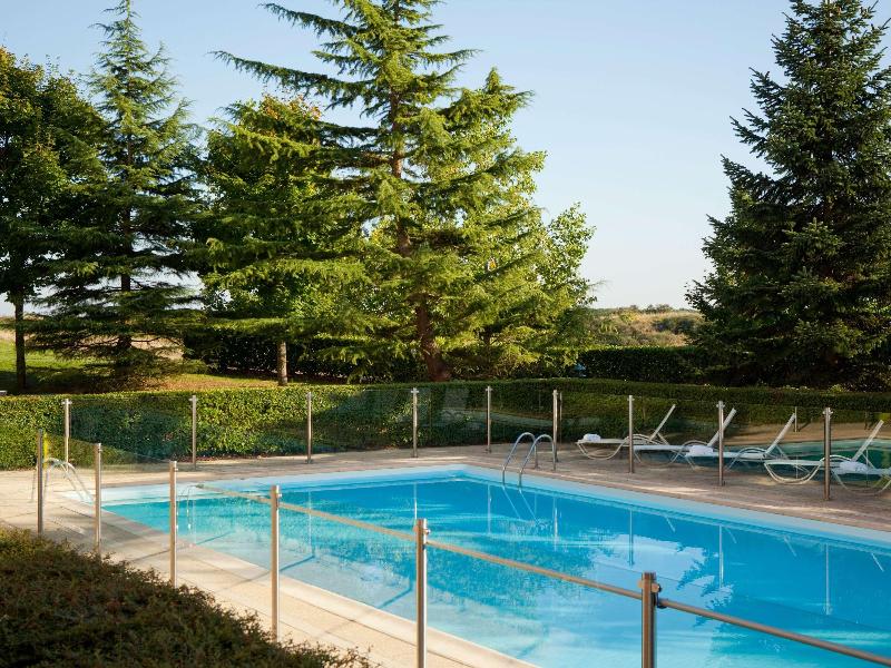 Novotel Saint Quentin Golf National image