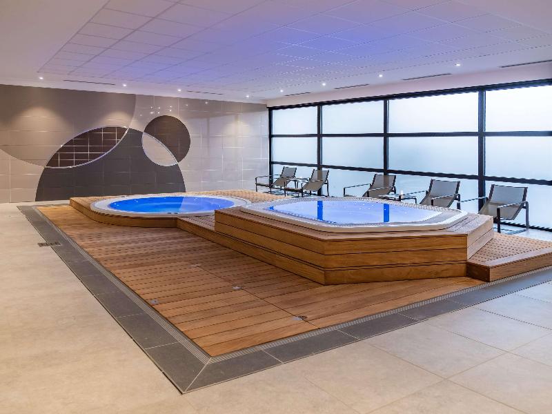 Novotel Saint Quentin Golf National image