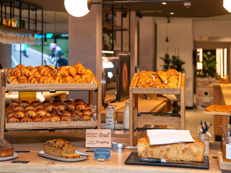 Novotel Saint Quentin Golf National image
