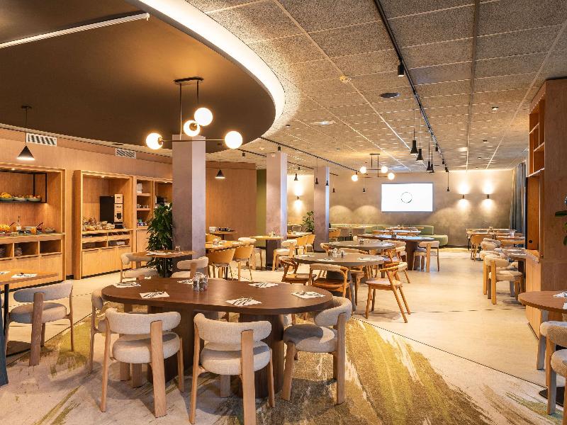 Novotel Saint Quentin Golf National image
