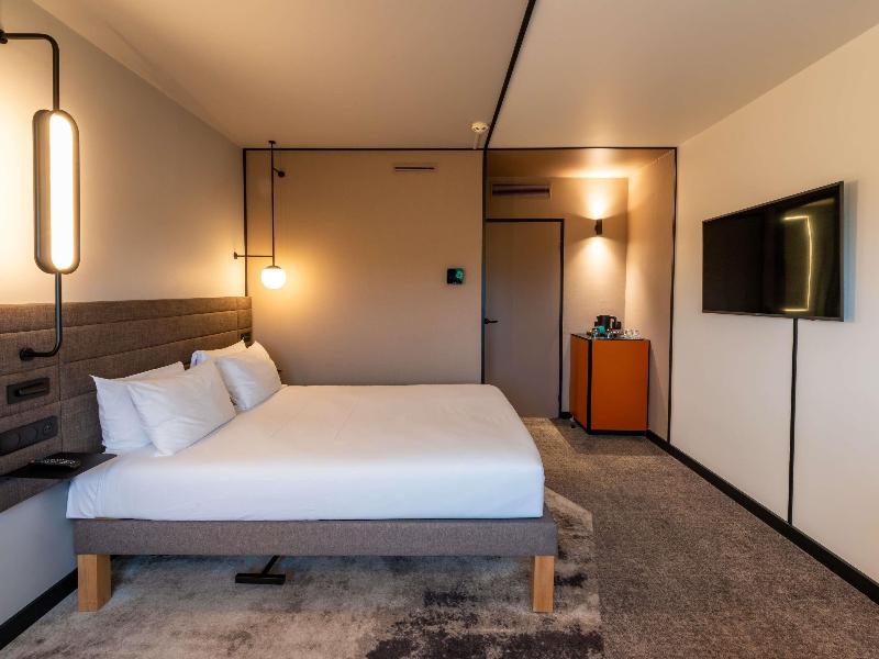 Novotel Saint Quentin Golf National image