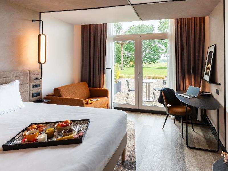 Novotel Saint Quentin Golf National image