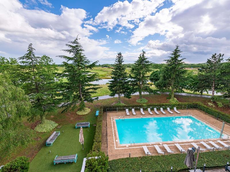Novotel Saint Quentin Golf National image