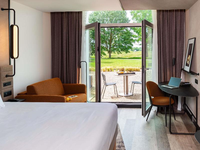 Novotel Saint Quentin Golf National image